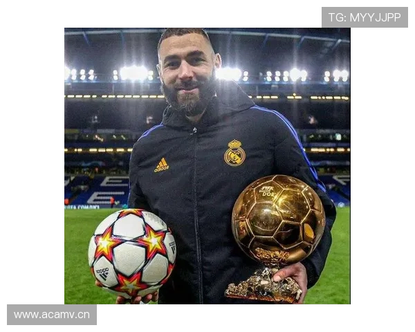 本泽马巅峰期延迟之谜：一位中锋的自我革命解析