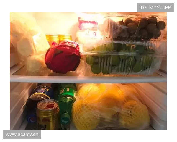 李月汝冰箱里全是水果，训练完还能笑着吃零食，普通人咋可能这样活？