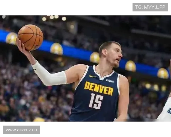 纳什挡拆分球制造空位三分，效率胜过约基奇高位策应